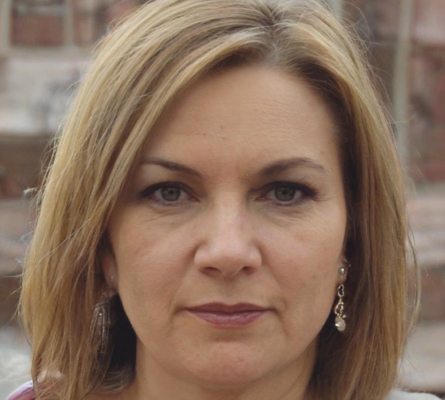 Portrait de Claire Dubois, spécialiste en investissement communautaire